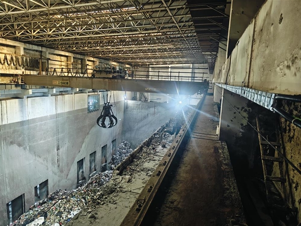 垃圾发电行车的定位系统